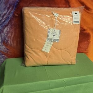 Kate Quinn Classic Circle Quilt.Papaya Punch